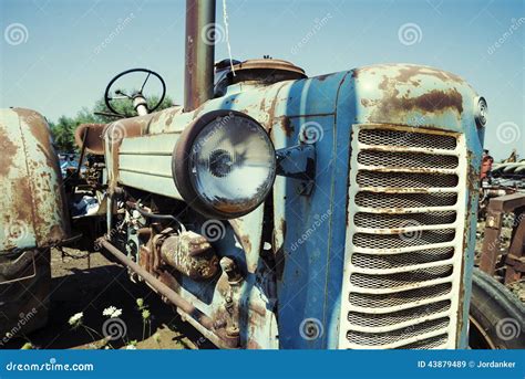 Abandoned Rusty Vintage Tractor Editorial Stock Image - Image of engine ...