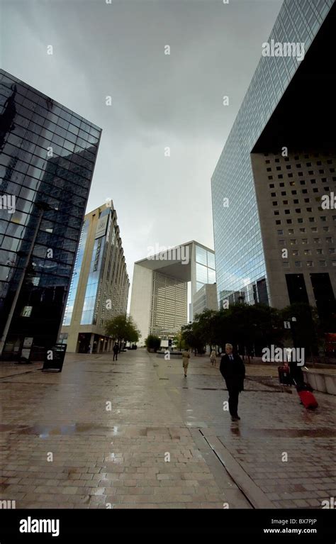 View of the La Defense arch at paris Stock Photo - Alamy