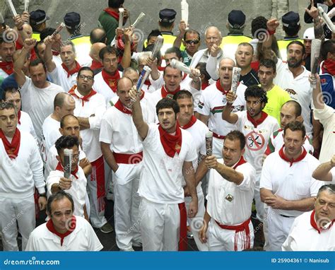 Running of the Bulls in Pamplona Editorial Photo - Image of street ...