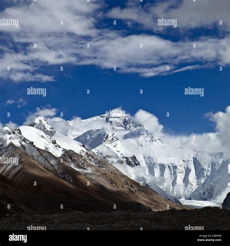 tibet: mount everest Stock Photo - Alamy