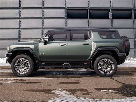 GMC Starts Building Hummer Electric SUVs - Kelley Blue Book