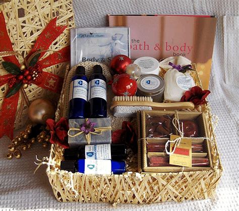 10 Stylish Christmas Gift Basket Ideas For Couples 2024