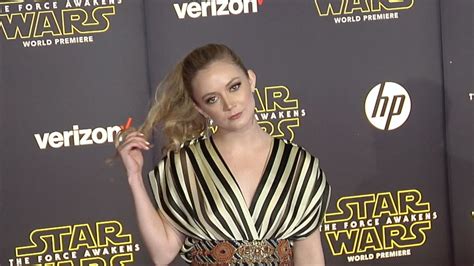 Billie Lourd "Star Wars The Force Awakens" World Premiere - YouTube