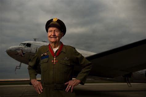 'Candy Bomber' who dropped sweets during Berlin airlift dies - Aerotech ...