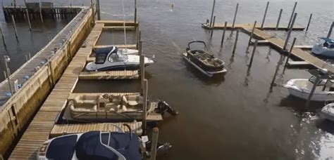 Boat Slip vs Boat Dock: What are the Differences? - Pontooners