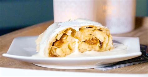 Apfelstrudel mit Vanillesoße | Rezepte von Simply Yummy