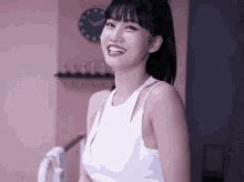 Momo Laughing Momo Twice GIF - Momo Laughing Momo Twice Twice Funny - Discover & Share GIFs