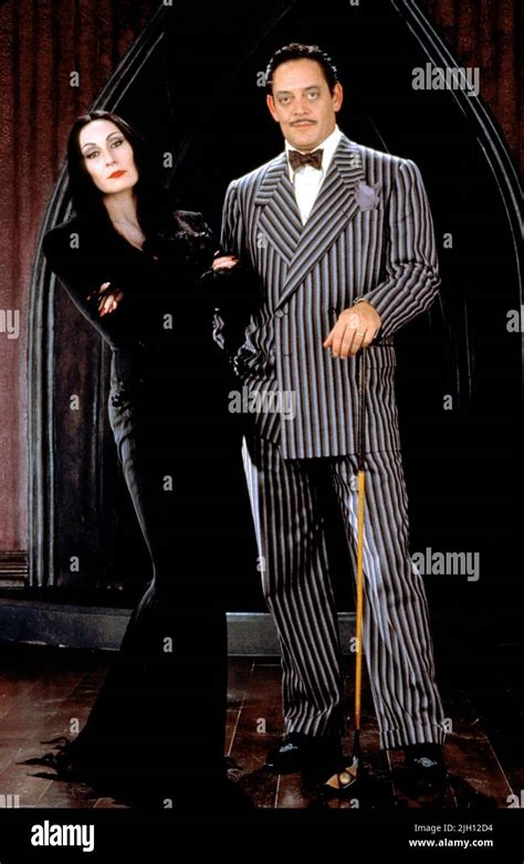 HUSTON,JULIA, THE ADDAMS FAMILY, 1991 Stock Photo - Alamy