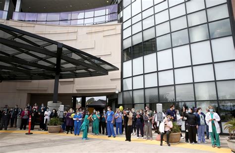 Photos: Alameda County firefighters and sheriff’s deputies salute Covid-19 health care workers ...