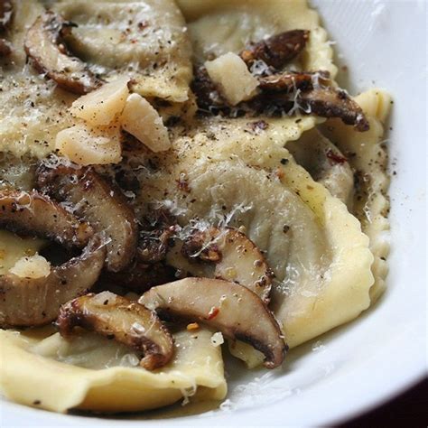 A Region-By-Region Guide To Italian Pasta | Agnolotti pasta, Agnolotti, Italian pasta