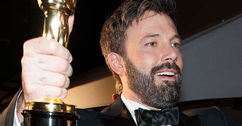 Ben Affleck gets Oscar, shaves his good-luck beard