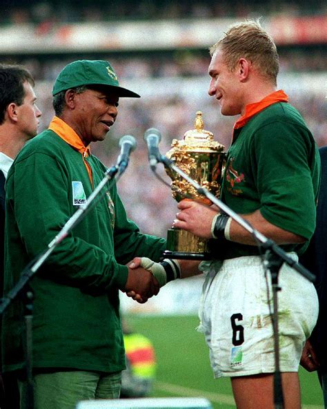 The iconic coming together of Nelson Mandela and Francois Pienaar as ...