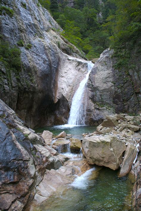 File:Cheondang Waterfall at Seoraksan.jpg - Wikipedia, the free encyclopedia