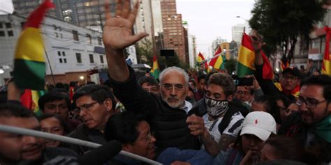 Former President Tries to Turn the Tables on Powerful Bolivian Leader - WSJ