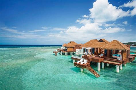 10 STUNNING Overwater Bungalows Near The USA – Ordinary Traveler