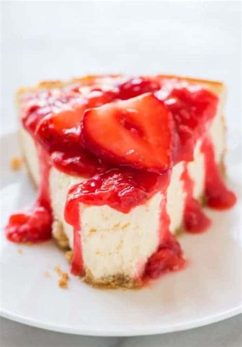 Greek Yogurt Cheesecake with Fresh Strawberry Sauce – WellPlated.com