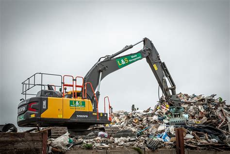 Portsmouth recycling centre brings in the Volvo specialists ...