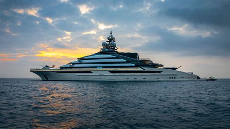 Jeff Bezos Yacht Inside : Jeff Bezos 400 Million Flying Fox Yacht Youtube / His current yacht is ...