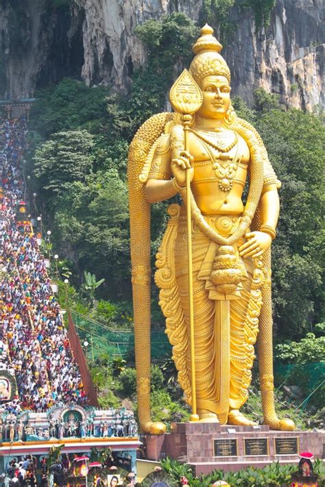 Batu Caves Thaipusam 2019 : The festival is held in honour of lord murugan. - tencutsz