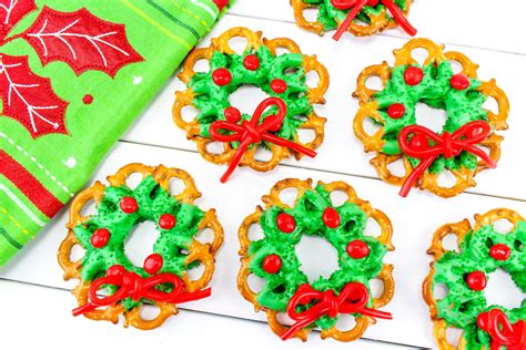 Festive Chocolate Pretzel Wreaths! ⋆ Brite and Bubbly