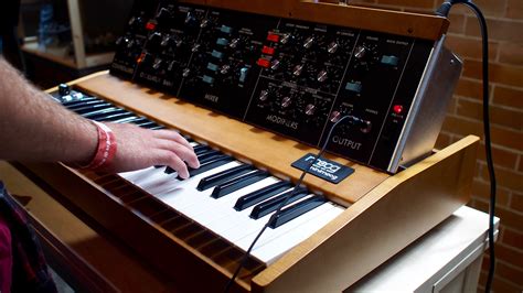 Moog Music reintroduces the classic Minimoog Model D synthesizer ...