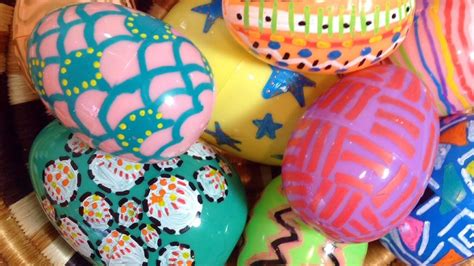 Home Decor DIY: Plastic Easter Eggs