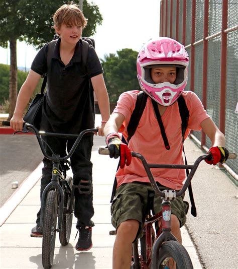 Students and teachers celebrate National Bike to School Day at Cadwallader Middle School — VIDEO ...