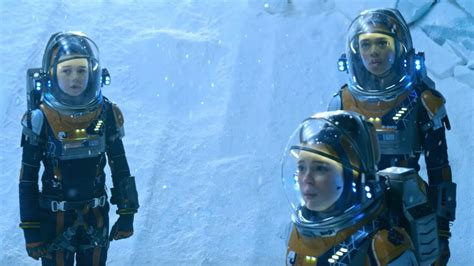 Netflix's Incredible Looking Series LOST IN SPACE Gets a New Featurette ...