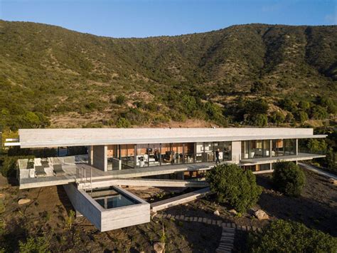 Hillside modern house is all concrete, glass, and views - Architecture