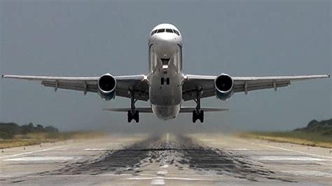 Airplane In Landing - HooDoo Wallpaper