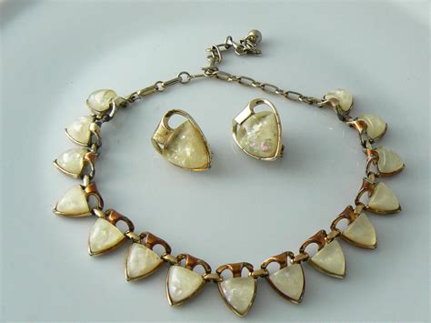 Vintage Signed Coro Cream Confetti Necklace And Earrings Set – Vintage Lane Jewelry