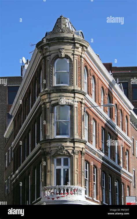 Classic Old Corner Building in London UK Stock Photo - Alamy