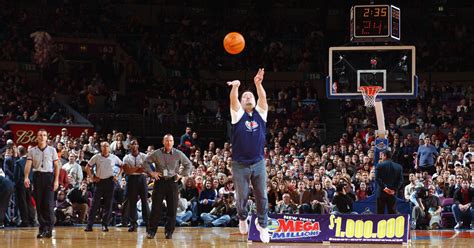 [Watch] Student Wins College Tuition After Making Half-Court Shot - CBS ...