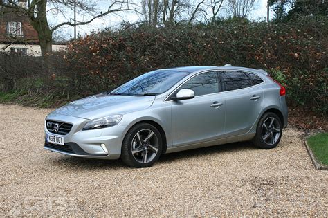 2016 Volvo V40 D2 R-Design Lux Nav Review Photos | Cars UK