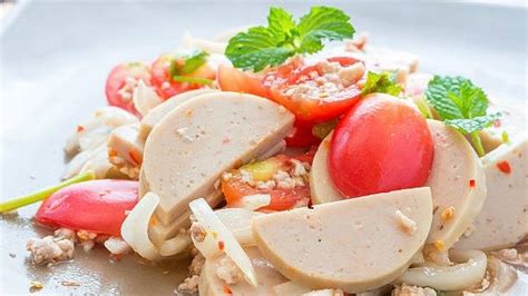 Recipe: Thai Pork Sausage Salad | foodpanda Magazine MY