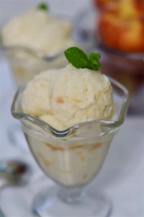 Homemade Fresh Peach Ice Cream Recipe | gritsandpinecones.com