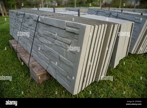 Concrete fence hi-res stock photography and images - Alamy