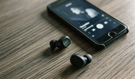 Best Wireless Earbuds: The Top 20 List - ListsForAll.com