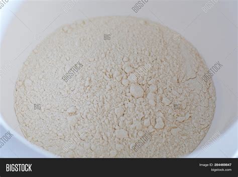 Whole Wheat Flour Image & Photo (Free Trial) | Bigstock