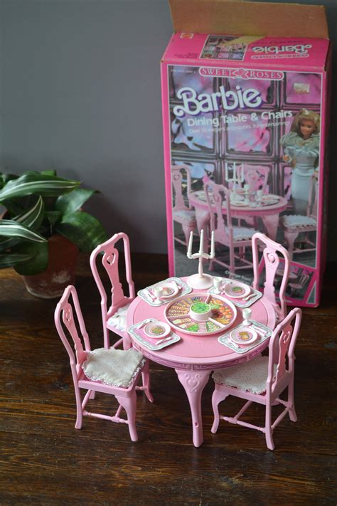 Sweet Roses: Vintage Barbie Dining Table and Chairs (Over 30 Accessories) オンライン激安 blog.knak.jp