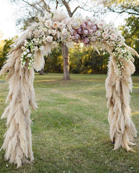 21 Unique Ways to Include Pampas Grass in Your Wedding Decor | Green Wedding Shoes