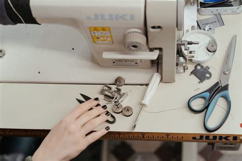 Types of Sewing Machines - A Comprehensive Guide