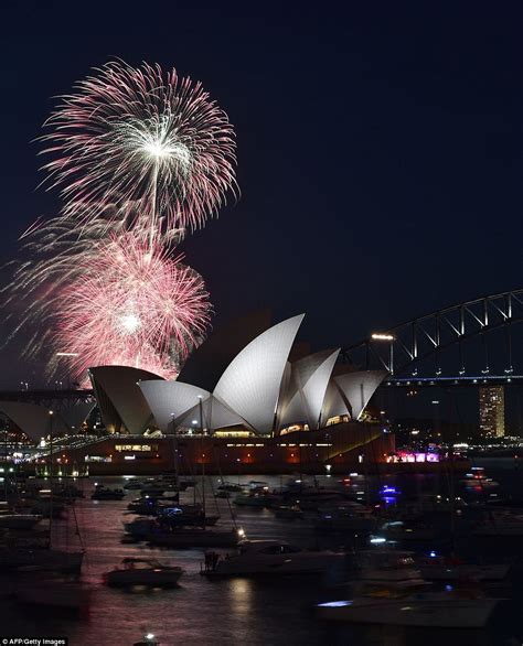 Sydney Harbour's New Year 2016 celebration explodes with City of Colour ...