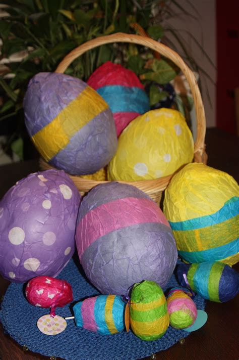 Crafty Lady/Working Mom: Paper Mache Easter Eggs