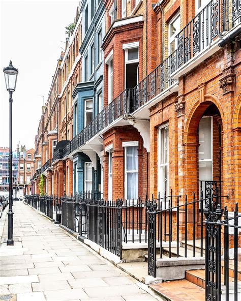 A Lady in London on Instagram: "I love London's houses and all their little details. The arches ...