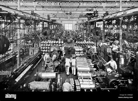 World War I. Manufacturing large shells in the Le Creusot factories (1915 Stock Photo - Alamy