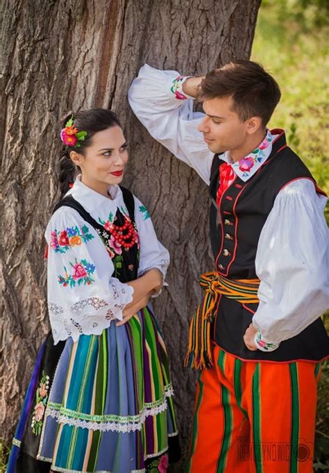 Costumes from Łowicz, Poland. Photo © Radosław... - Polish Folk Costumes / Polskie stroje ludowe ...