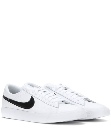 Nike Tennis Classic Leather Sneakers in White | Lyst