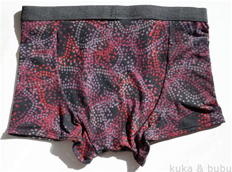 kuka and bubu: Underwear for the King – Gallumbos para el rey de la casa (Kalzon Day by Naii)