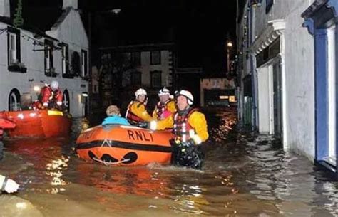 Scores rescued from floods in Cockermouth in Cumbria - Birmingham Live